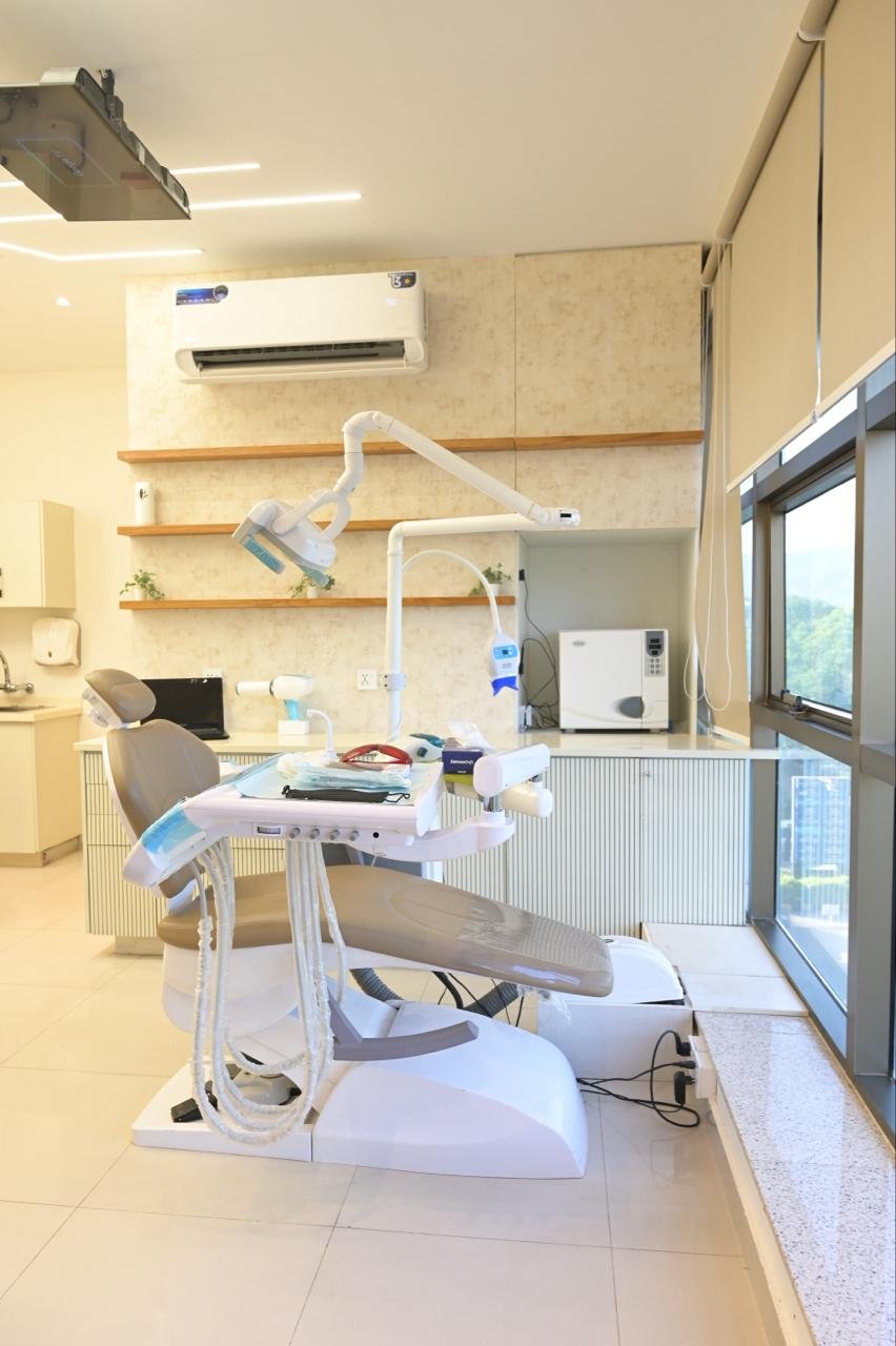 Dental implant procedure and clinical restoration at Smile And Skin Co.